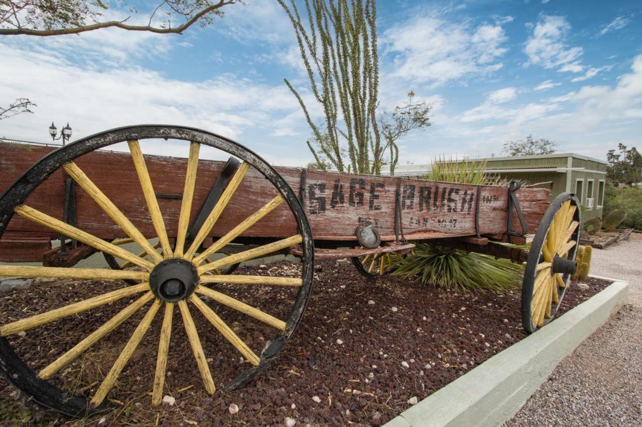 Sagebrush Inn Tombstone Ngoại thất bức ảnh Wagon at the entrance of the museum
