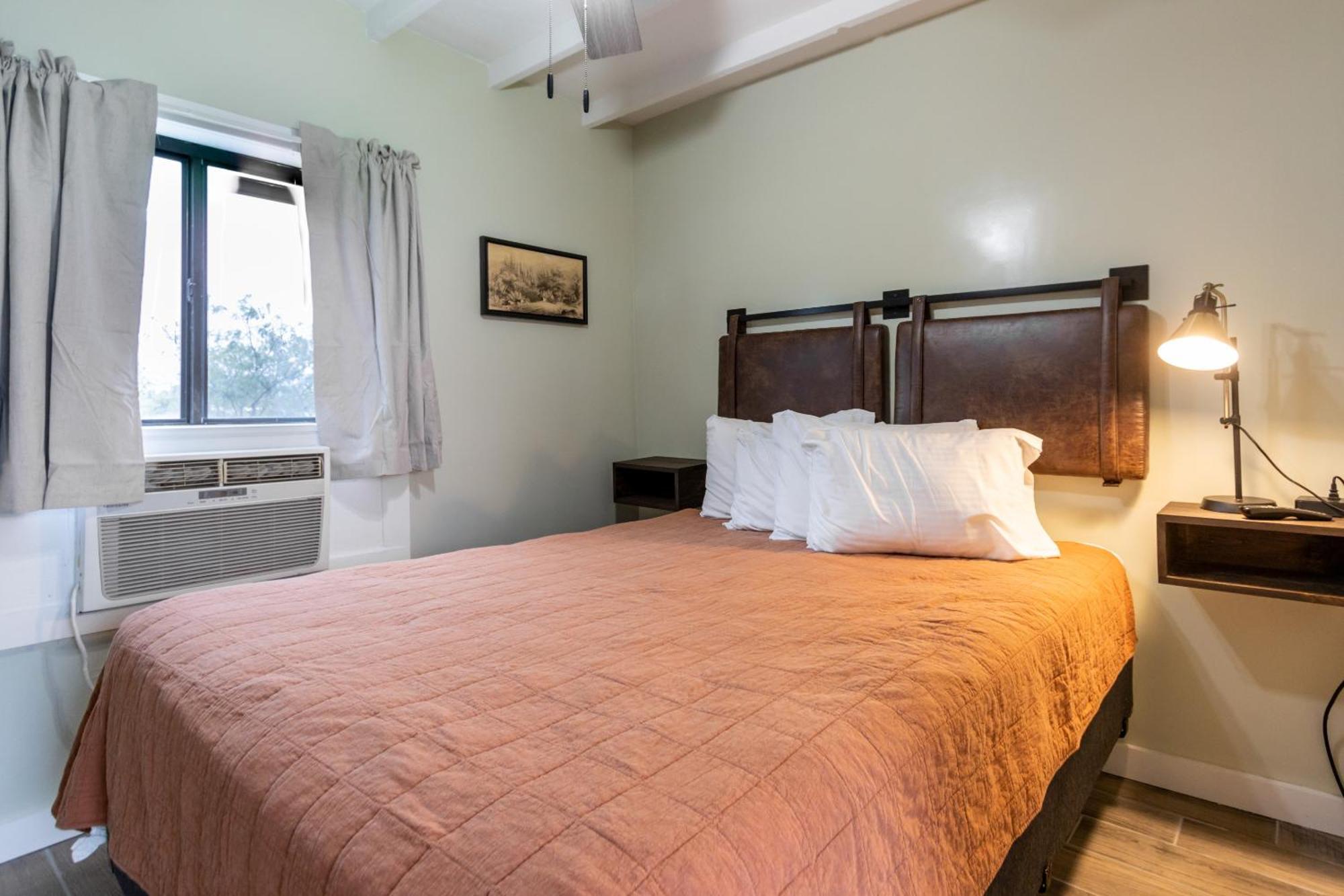 Sagebrush Inn Tombstone Phòng bức ảnh A room at the hotel