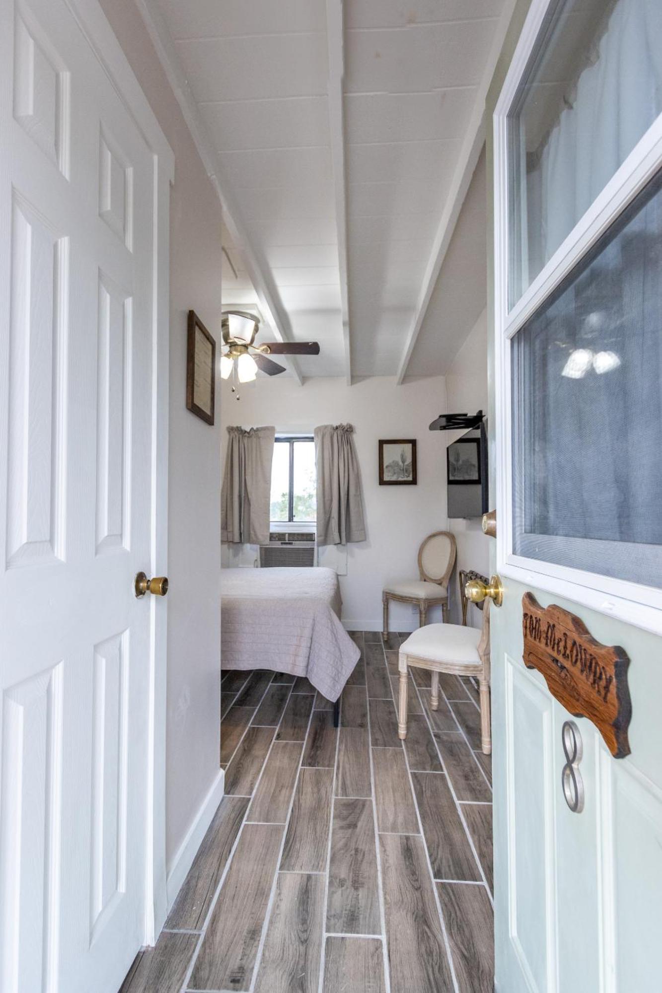 Sagebrush Inn Tombstone Phòng bức ảnh A guest room at the Inn at the Opera